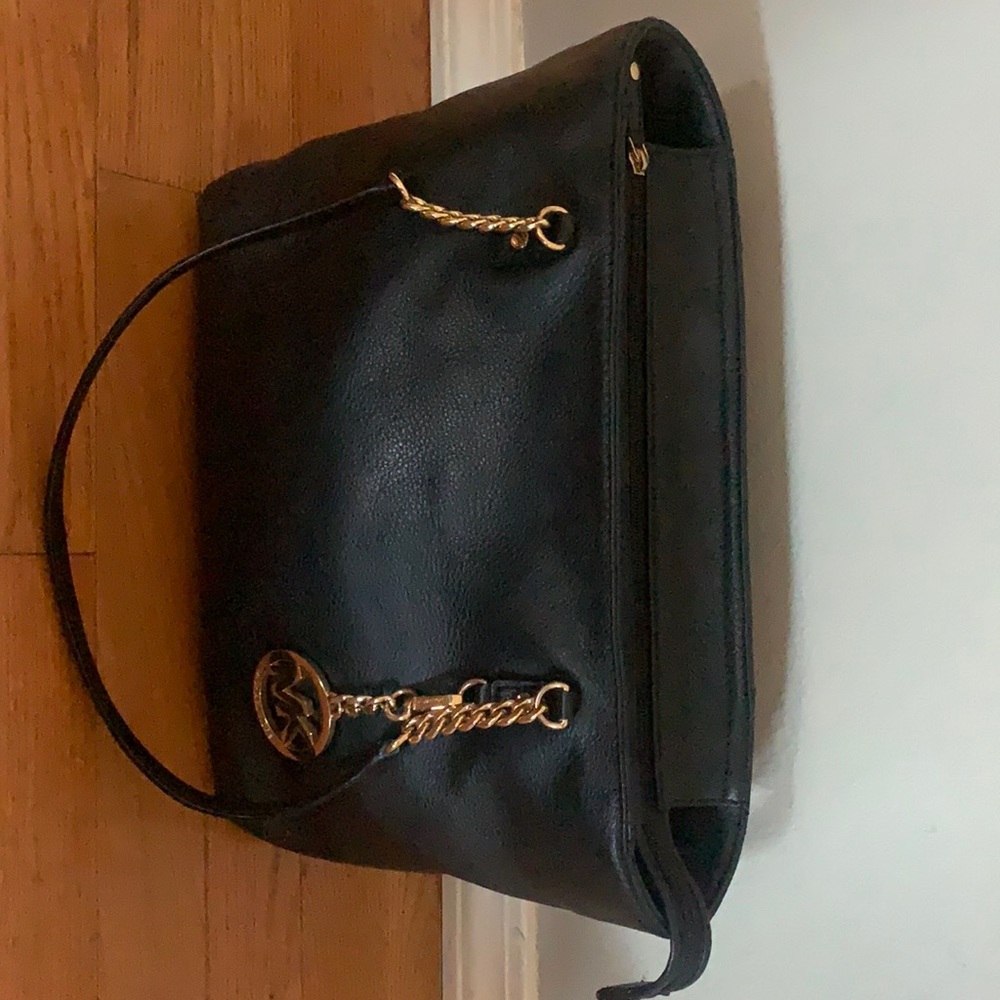 Micheal Kors black purse in Great condition hardly used